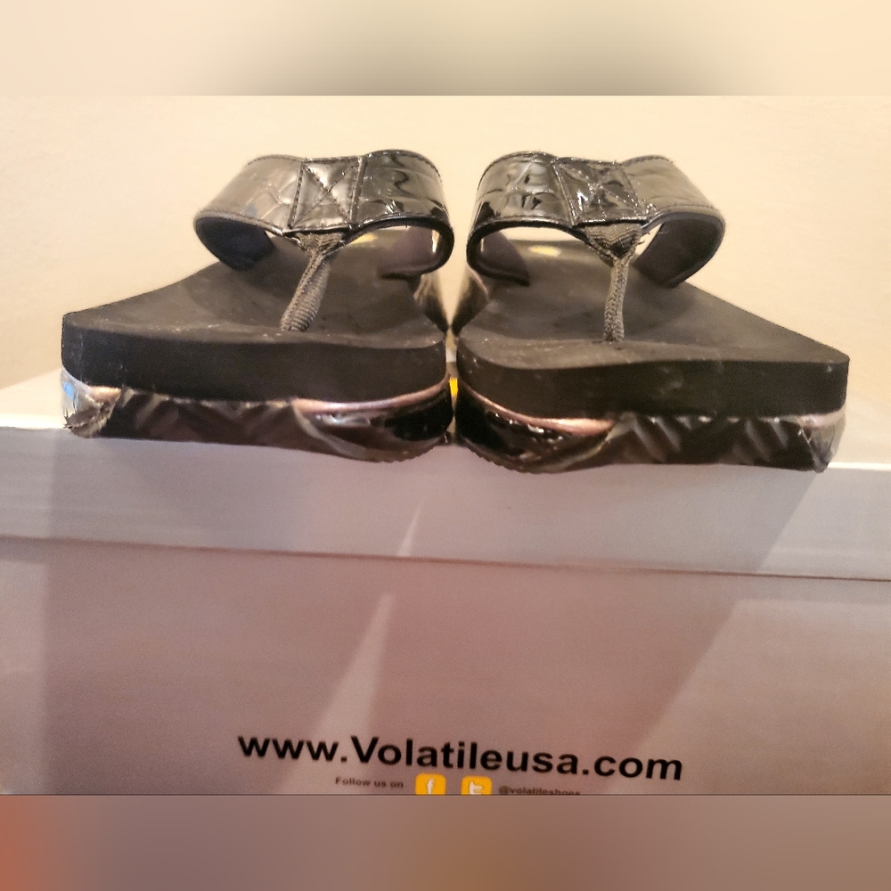 LIGHTLY USED Volatile Downunder Black Women's Size 9 Sandals - Picture 4 of 9